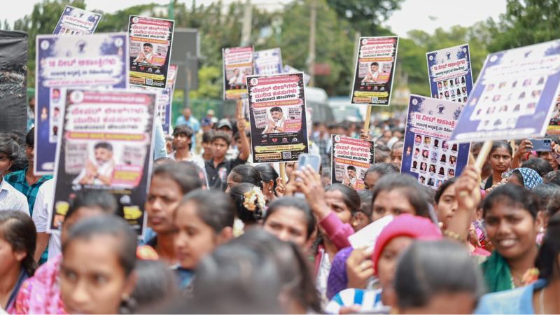 ನೀಟ್ ಪ್ರಶ್ನೆಪತ್ರಿಕೆ ಸೋರಿಕೆ; ಮೋದಿ ಸಂಪೂರ್ಣ ಜವಾಬ್ದಾರಿ ಹೊರಬೇಕು: ಪರಮೇಶ್ವರ್ 11 G Parameshwara in Karnataka NEET Protest 2