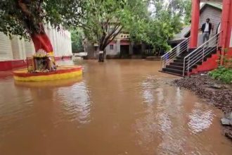 Heavy rain in Chikkodi court premises Turns into Lake