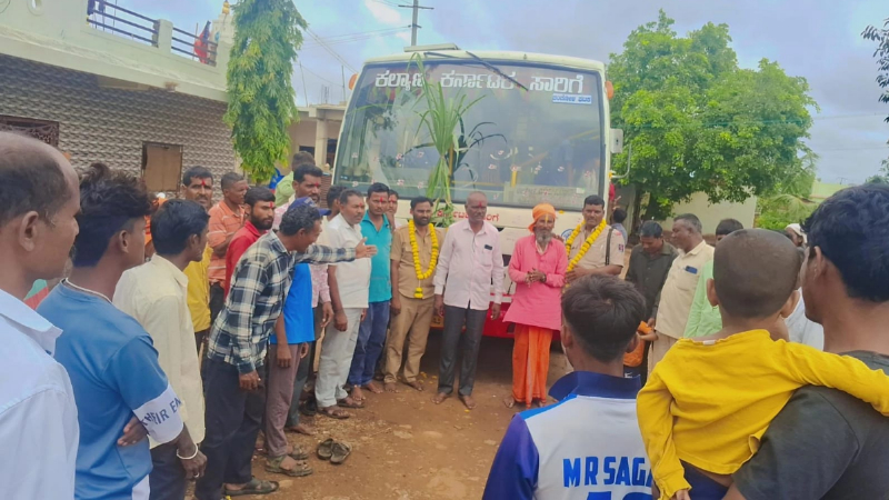 PUBLiC TV Impact | ಸರ್ಕಾರಿ ಬಸ್ ಇಲ್ಲದೆ 8 ಕಿ.ಮೀ ನಡೆದು ಶಾಲೆಗೆ ತೆರಳುತ್ತಿದ್ದ ಮಕ್ಕಳಿಗೆ ಬಸ್ ಭಾಗ್ಯ ಕಲ್ಪಿಸಿದ ಪ್ರಿಯಾಂಕ್ ಖರ್ಗೆ 9 Kalaburagi Chincholi Public Tv Impact KKRTC Bus 1