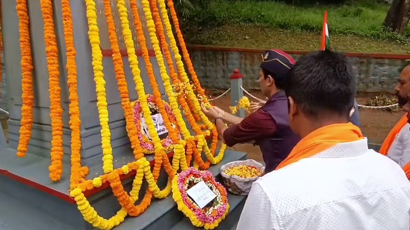 ಕೊಡಗಿನಲ್ಲಿ ಕಾರ್ಗಿಲ್ ವಿಜಯೋತ್ಸವ - ಅಮರ ಯೋಧರಿಗೆ ಪುಷ್ಪನಮನ ಸಲ್ಲಿಸಿದ ಮಾಜಿ ಸೈನಿಕರು 11 Kodagu Kargil Vijay Diwas 3