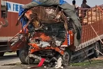 Maharashtra Car Lorry ccident 6 Burnt Alive