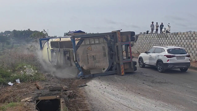 Nelamangala Chloride Chemical Lorry Overturns