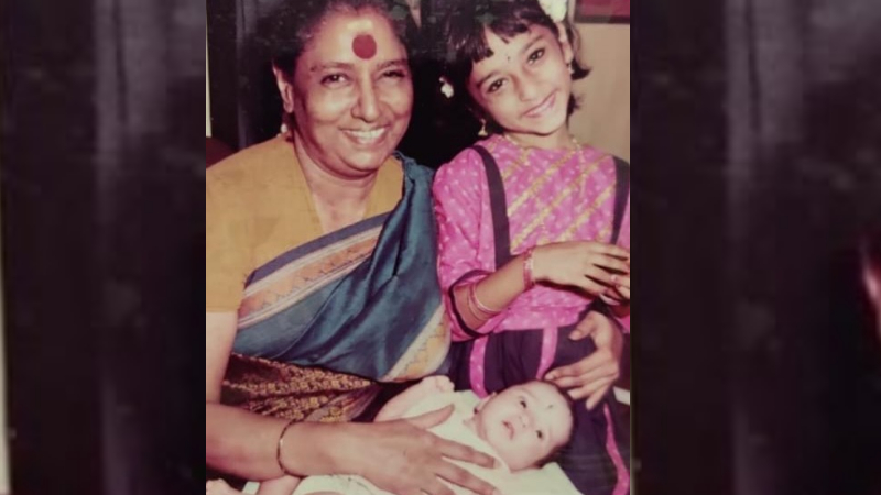 ಕಣ್ಣೀರಿನಿಂದ ಪ್ರೀತಿಯನ್ನು ಅಳೆಯಬೇಡಿ - ದುಃಖವನ್ನು ಪ್ರಶ್ನಿಸಿದವರಿಗೆ ಎಸ್.ಜಾನಕಿ ಮೊಮ್ಮಗಳು ಅಪ್ಸರಾ ತಿರುಗೇಟು 13 S Janaki 1 3