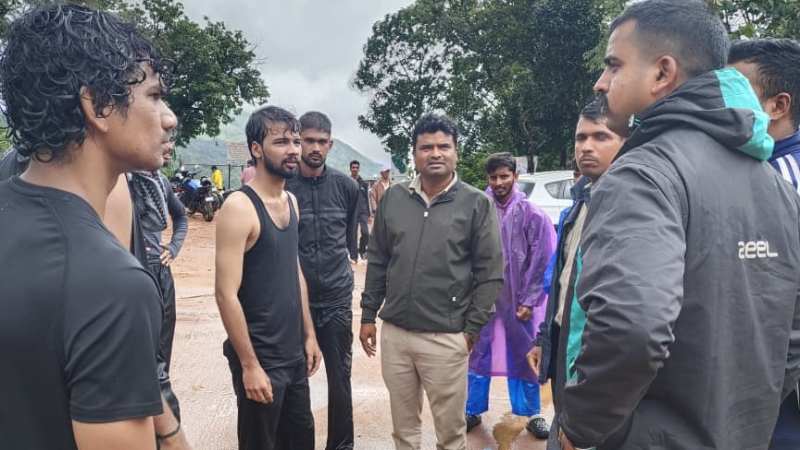 Selfie Craze Turns Terrifying Two Bengaluru Students Rescued from Gushing Mallalli Falls in Kodagu 1