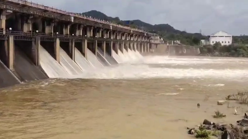 Shivamogga Rain Fury Tunga Dam Becomes Karnatakas First Reservoir to Fill Up This Season 10 Crest Gates Opened as Inflow Surges 2