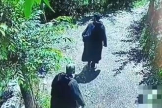 Shopian Encounter Most Wanted A Category Lashkar Commander Zakir Ahmad Ganie and Accomplice Trapped in Kashmir Orchard Army Seals Area 2