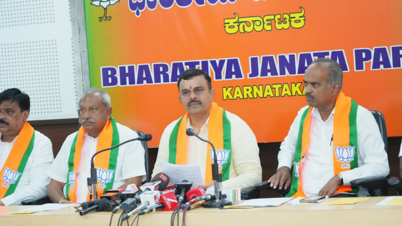 ಹಿಂದಿನಂತೆ ಕಸದ ಬುಟ್ಟಿಗೆ ಹಾಕ್ಬೇಡಿ, ಮಧುಸೂದನ್ ನಾಯಕ್ ಸಮೀಕ್ಷಾ ವರದಿ ಅಧಿವೇಶನದಲ್ಲಿ ಮಂಡಿಸಿ: ಸುನಿಲ್ ಕುಮಾರ್ ಆಗ್ರಹ 10 Sunil kumar 1