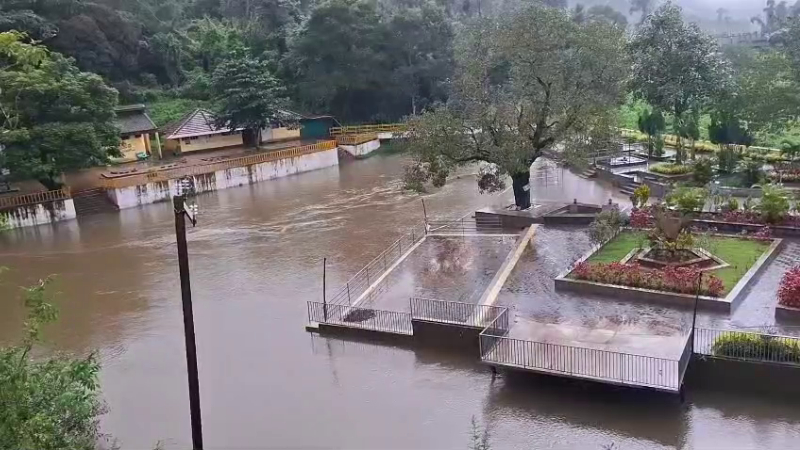 ಕೊಡಗಿನಲ್ಲಿ ಮಳೆಯ ಅಬ್ಬರ – ತ್ರಿವೇಣಿ ಸಂಗಮದಲ್ಲಿ ನೀರಿನ ಮಟ್ಟ ಏರಿಕೆ