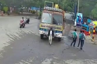 Tumakuru Lorry Accident Student Escape