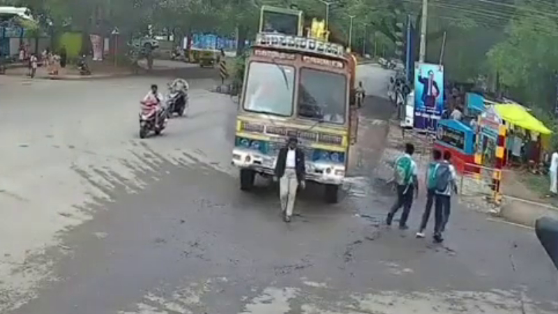 Tumakuru Lorry Accident Student Escape