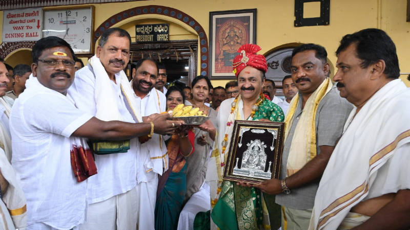 ಕೊಲ್ಲೂರು ಮೂಕಾಂಬಿಕೆಯ ದರ್ಶನ ಪಡೆದ ಕೇರಳ ಸಿಎಂ 9 V.D Sateesan