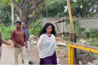 Vijayalakshmi Darshan visits Parappana Agrahara