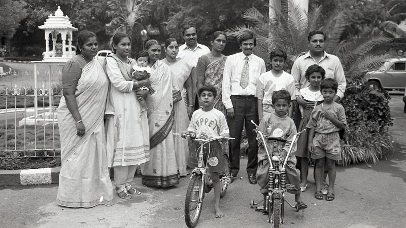 ದೇವೇಗೌಡರ ಬಳಿ 1,000 ರೂಪಾಯಿ ಕೊರತೆಯಾದಾಗ ಒಡವೆ ಗಿರವಿ ಇಟ್ಟಿದ್ದ ಚೆನ್ನಮ್ಮ! 14 chennamma deve gowda with Family