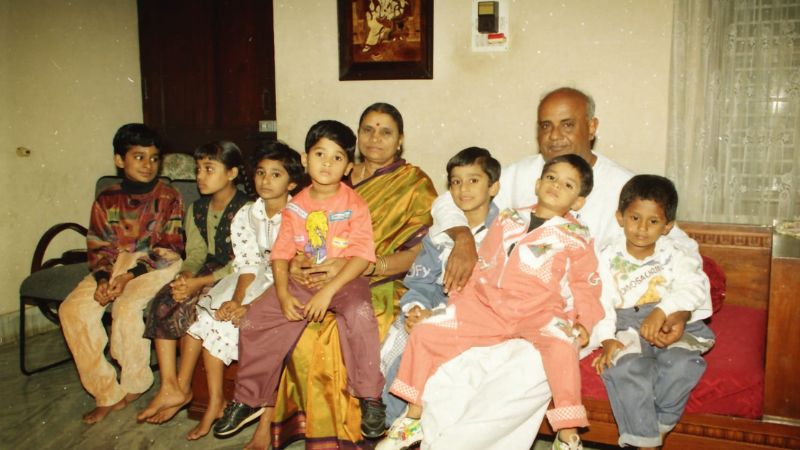 ದೇವೇಗೌಡರ ಬಳಿ 1,000 ರೂಪಾಯಿ ಕೊರತೆಯಾದಾಗ ಒಡವೆ ಗಿರವಿ ಇಟ್ಟಿದ್ದ ಚೆನ್ನಮ್ಮ! 12 chennamma deve gowda with Family 1