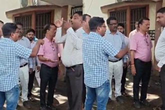 clashes between tahsildars and pdos over sir issue in khanapur
