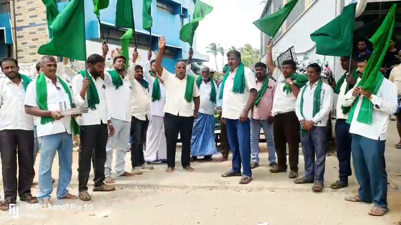 ಚಾಮರಾಜನಗರ ಥಿಯೇಟರ್ನಿಂದ ತ.ನಾಡು ಸಿಎಂ ವಿಜಯ್ ಸಿನಿಮಾ ಕಿಕ್ಔಟ್
