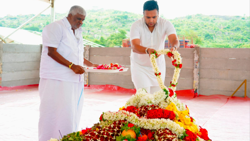 yaduveer tribute to chennamma grave