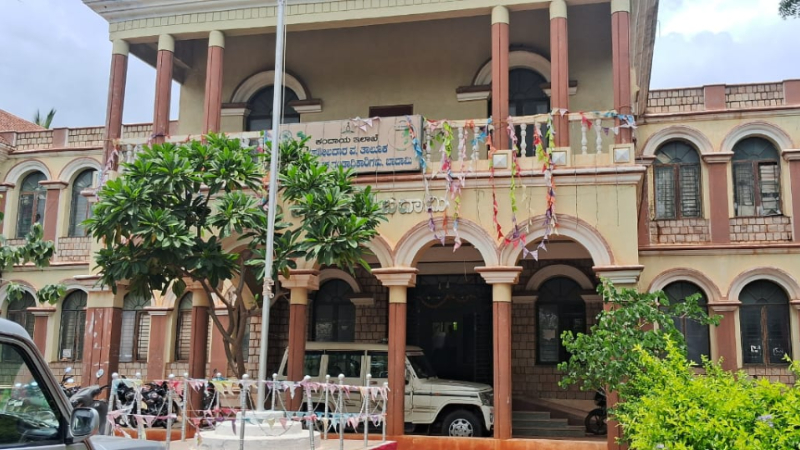 ಪ್ರವಾಹ ಸಂತ್ರಸ್ತರ ಮನೆ, ನಿವೇಶನ ಅನ್ಯರಿಗೆ ಹಂಚಿಕೆ - ಬಾದಾಮಿ ತಹಶೀಲ್ದಾರ್ ಕಚೇರಿ ಮೇಲೆ ಲೋಕಾಯುಕ್ತ ದಾಳಿ 9 Badami Tahsildar Office 1