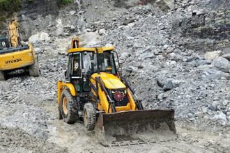 Badrinath National Highway Temporarily Closed Near Helang Following Debris Fall Restoration Underway