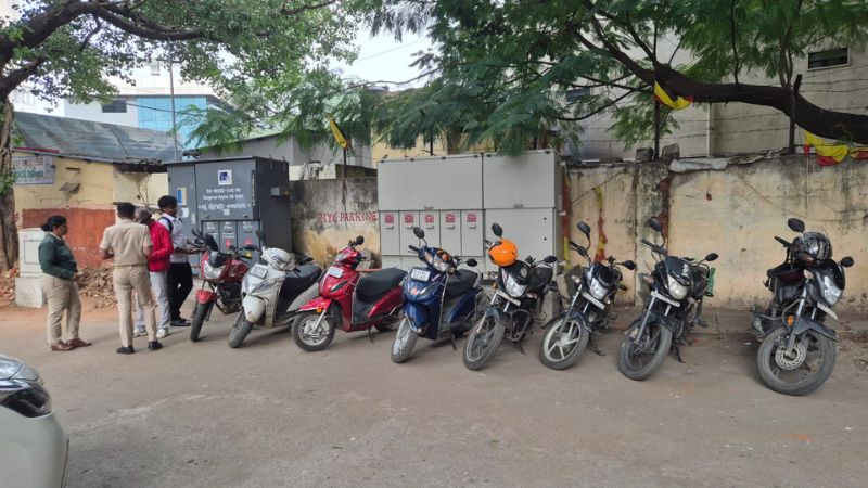 ಬೆಂಗಳೂರಲ್ಲಿ ಬೈಕ್ ಟ್ಯಾಕ್ಸಿ ವಿರುದ್ಧ RTO ಬಿಗ್ ಆಪರೇಷನ್ – ಡಜನ್ಗಟ್ಟಲೆ ವಾಹನ ಸೀಜ್