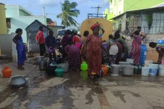 Chamarajanagar Severe Drinking Water Crisis in Bairanatti Village Residents Forced to Queue Up with Pots