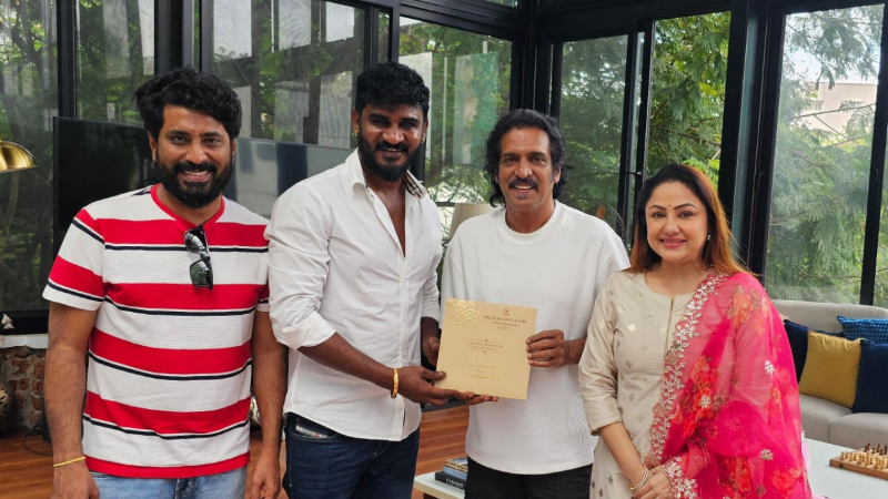ಯಶ್ ದಂಪತಿಯನ್ನು ಮದುವೆಗೆ ಆಹ್ವಾನಿಸಿದ ಚಿಕ್ಕಣ್ಣ 9 Chikkanna Meets Upendra