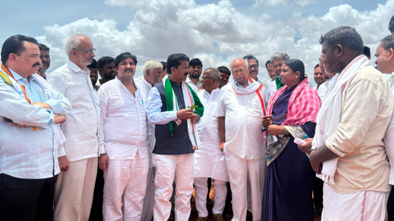 ಚಿತ್ರದುರ್ಗದಲ್ಲಿ ಬರ ಅವಲೋಕನ, ಜಿಲ್ಲಾ ಮಟ್ಟದ ಸಭೆ ಬಳಿಕ ಸರ್ಕಾರಕ್ಕೆ ಸಮಗ್ರ ವರದಿ ಸಲ್ಲಿಕೆ: ಟಿ.ರಘುಮೂರ್ತಿ 11 Chitradurga T Raghumurthy Drought Visit 1