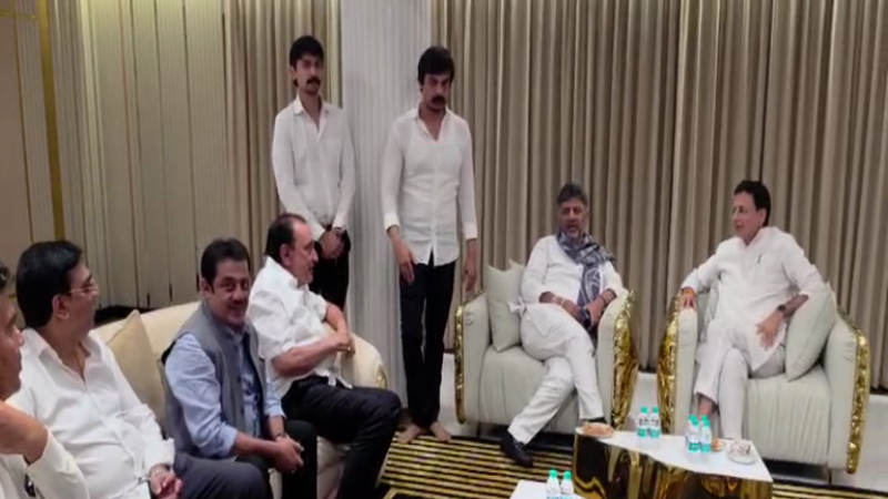 Congress High Command Steps In DK Shivakumar and Surjewala Meet M Krishnappa and Priya Krishna to Resolve Discontent