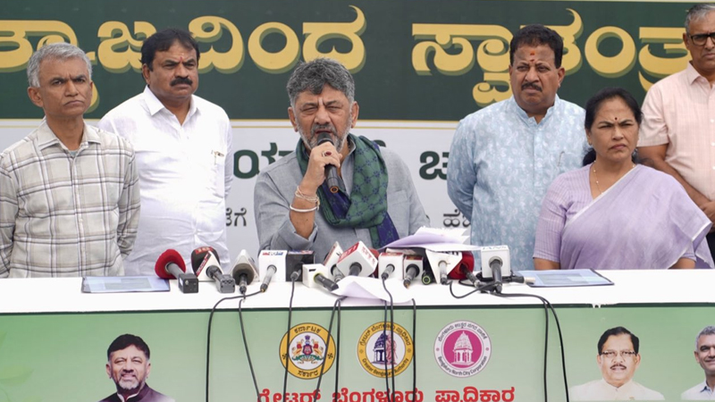 ಸರ್ಕಾರದಿಂದ ಹಂಚಿಕೆಯಾಗಿರುವ ಸೈಟ್ನಲ್ಲಿ ಮನೆ ಕಟ್ಟದಿದ್ರೆ ವಾಪಸ್ ಪಡೆಯುತ್ತೇವೆ: ಡಿಕೆಶಿ ವಾರ್ನಿಂಗ್ 9 DK Shivakumar 1