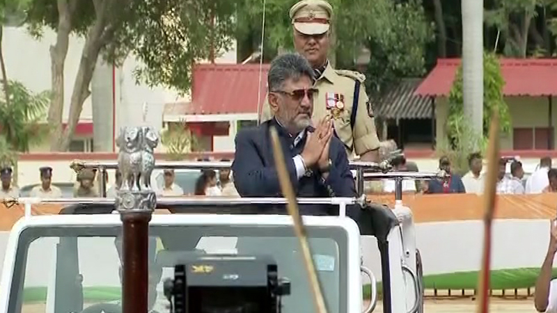 80ನೇ ಸ್ವಾತಂತ್ರ್ಯ ದಿನಾಚರಣೆ – ಮಾಣೆಕ್ ಷಾ ಮೈದಾನದಲ್ಲಿ ಧ್ವಜಾರೋಹಣ ನೆರವೇರಿಸಿದ ಸಿಎಂ ಡಿಕೆಶಿ 11 DK Shivakumar 3 1