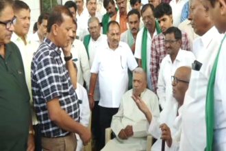 Farmers in Davangere held a meeting at the Circuit House warning the state government to release water from the Bhadra reservoir to the canals for kharif crop
