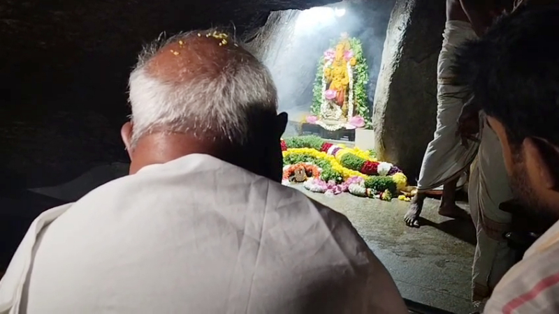 ಶ್ರಾವಣ ಶನಿವಾರ | ಬೆಟ್ಟದ ರಂಗನಾಥಸ್ವಾಮಿ ದರ್ಶನ ಪಡೆದ ಮಾಜಿ ಪ್ರಧಾನಿ ಹೆಚ್ಡಿಡಿ 10 HD Devegowda 1