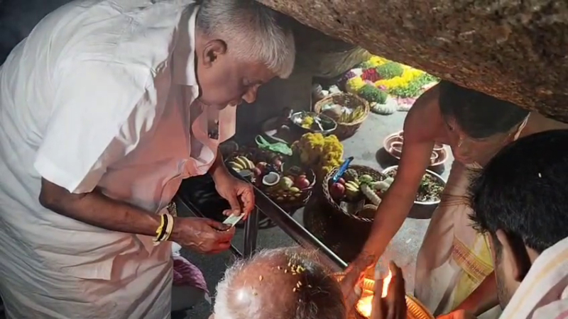 ಶ್ರಾವಣ ಶನಿವಾರ | ಬೆಟ್ಟದ ರಂಗನಾಥಸ್ವಾಮಿ ದರ್ಶನ ಪಡೆದ ಮಾಜಿ ಪ್ರಧಾನಿ ಹೆಚ್ಡಿಡಿ 11 HD Devegowda 2