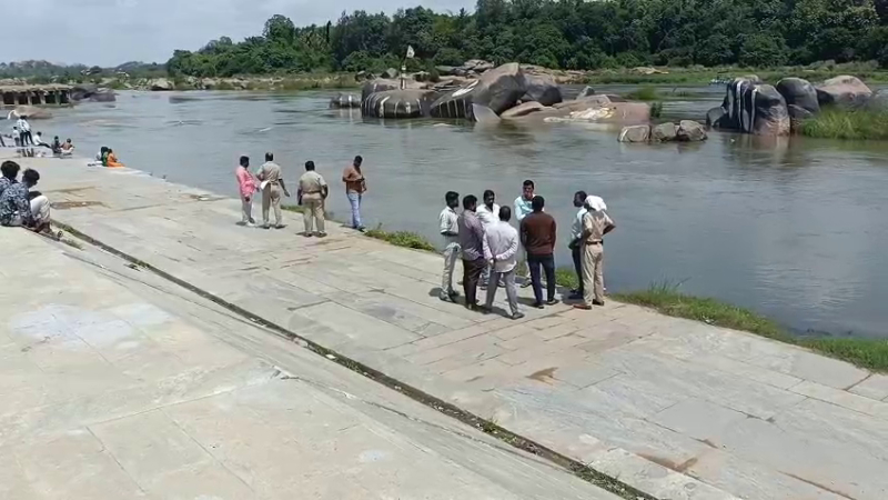 Hampi Tungabhadra River Mother Daughter Missing