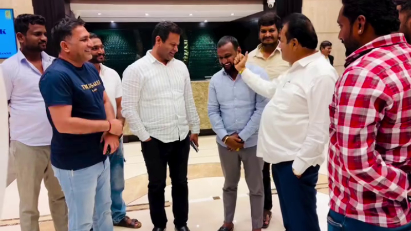 ಹಾಸನದಲ್ಲಿ ರಾಜಕೀಯದಲ್ಲಿ ಬದಲಾವಣೆ ಗಾಳಿ: ಕಾಂಗ್ರೆಸ್ಗೆ ಹತ್ತಿರವಾಗುತ್ತಿದ್ದಾರಾ ಮಾಜಿ ಶಾಸಕ ಪ್ರೀತಂ ಗೌಡ? 9 Hassan Politics Preetham Gowdas Closeness with Congress MP Shreyas Patel Sparks Party Switch Rumors 1