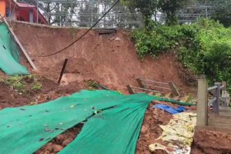 Heavy rain in Madikeri Landslide in front of Ponnola SasthavuTemple