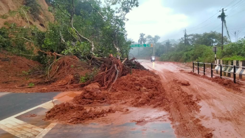 Hill collapse on Mangaluru to Sringeri highway
