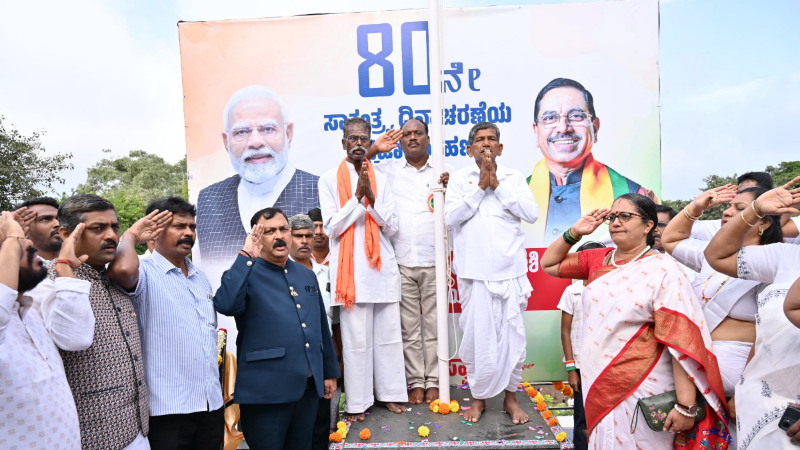 ಹರ್ ಘರ್ ತಿರಂಗಾ - ಹರ್ ಮನ್ ತಿರಂಗಾಕ್ಕೆ ಪ್ರೇರಣೆಯಾದ ಕೇಂದ್ರ ಸಚಿವ ಪ್ರಹ್ಲಾದ್ ಜೋಶಿ 13 Hubballi Independence Day Flag Hoisting In Pralhad Joshi Office