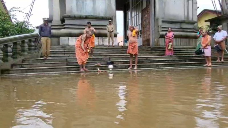 Karnataka Rain Live Updates | ಮಡಿಕೇರಿ - ಮಂಗಳೂರು ಹೈವೇ ಬಳಿ ಭೂಕುಸಿತ 21 KAVERI POOJE