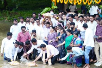 Mp B.Y. Raghavendra MLA B.Y. Vijayendra offered Bagina to Ambligola Dam