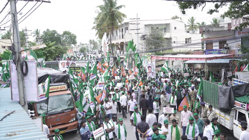 ದೇವೇಗೌಡರ ಕುಟುಂಬದ ಕೊನೇ ಉಸಿರು ಇರೋವರೆಗೂ ರೈತರ ಪರ ಹೋರಾಟ: ನಿಖಿಲ್ ಗುಡುಗು 10 Nikhil Kumaraswamy 3
