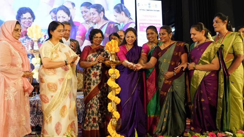 ರಾಜ್ಯದ 178 ಸಾಂತ್ವನ ಕೇಂದ್ರಗಳಲ್ಲಿ `ತೇರೆ - ಮೇರೇ ಸಪ್ನೆ - ಕೂಡಿ ಬಾಳೋಣ' ವಿವಾಹ ಪೂರ್ವ ಸಂವಹನ ಯೋಜನೆ ಜಾರಿ: ಶಾಲಿನಿ ರಜನೀಶ್ 13 Shalini Rajneesh 2