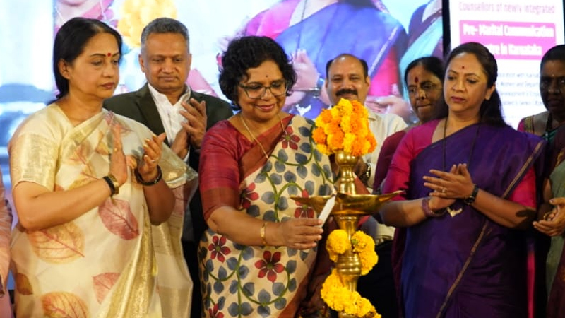 ರಾಜ್ಯದ 178 ಸಾಂತ್ವನ ಕೇಂದ್ರಗಳಲ್ಲಿ `ತೇರೆ - ಮೇರೇ ಸಪ್ನೆ - ಕೂಡಿ ಬಾಳೋಣ' ವಿವಾಹ ಪೂರ್ವ ಸಂವಹನ ಯೋಜನೆ ಜಾರಿ: ಶಾಲಿನಿ ರಜನೀಶ್ 12 Shalini Rajneesh 3