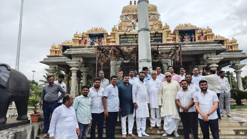 ನೊಣವಿನಕೆರೆ ಕಾಡಸಿದ್ದೇಶ್ವರ ಮಠಕ್ಕೆ ನೂತನ ಸಚಿವ ವಿಜಯಾನಂದ ಕಾಶಪ್ಪನವರ್ ಭೇಟಿ