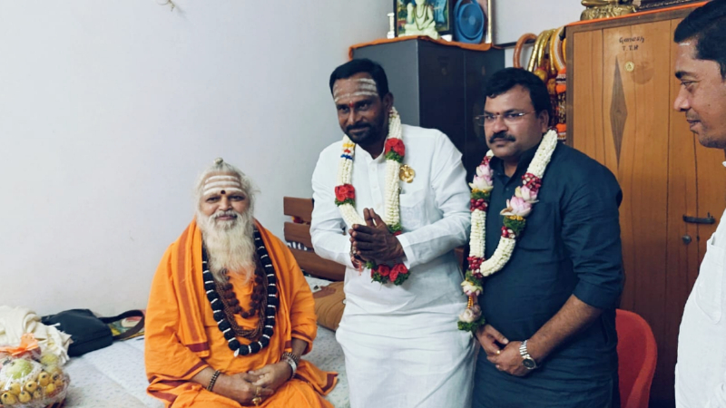 ನೊಣವಿನಕೆರೆ ಕಾಡಸಿದ್ದೇಶ್ವರ ಮಠಕ್ಕೆ ನೂತನ ಸಚಿವ ವಿಜಯಾನಂದ ಕಾಶಪ್ಪನವರ್ ಭೇಟಿ 9 Shri Kadasiddeshwara Math Nonavinakere Vijayananda Kashappanavar