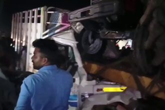 Two Killed as Bolero Goods Vehicle Rams Tractor Laden Truck on NH 48 Near Tumakuru 2