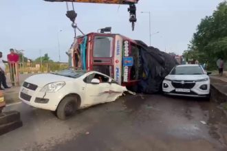 Tyre Burst Triggers Accident Truck Overturns onto Car in Ilkal Major Tragedy Averted