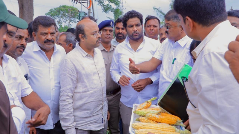 ಮಳೆ ಕೊರತೆಯಿಂದ ಬೆಳೆ ಹಾನಿ: ಚಾಮನಹಳ್ಳಿಹುಂಡಿ ಗ್ರಾಮದಲ್ಲಿ ಸಚಿವ ಯತೀಂದ್ರ ಸಿದ್ದರಾಮಯ್ಯ ಪರಿಶೀಲನೆ 9 Yathindra Siddaramaiah 1