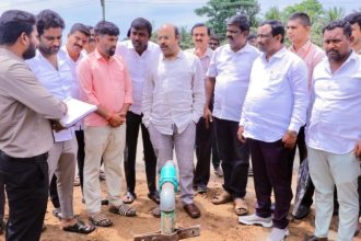 ಮಳೆ ಕೊರತೆಯಿಂದ ಬೆಳೆ ಹಾನಿ: ಚಾಮನಹಳ್ಳಿಹುಂಡಿ ಗ್ರಾಮದಲ್ಲಿ ಸಚಿವ ಯತೀಂದ್ರ ಸಿದ್ದರಾಮಯ್ಯ ಪರಿಶೀಲನೆ 8 Yathindra Siddaramaiah