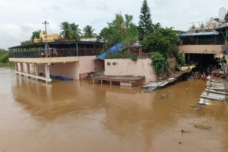 heavy rains in malnad tungabhadra river submerges ukkadagatri temple gatta in harihara davanagere
